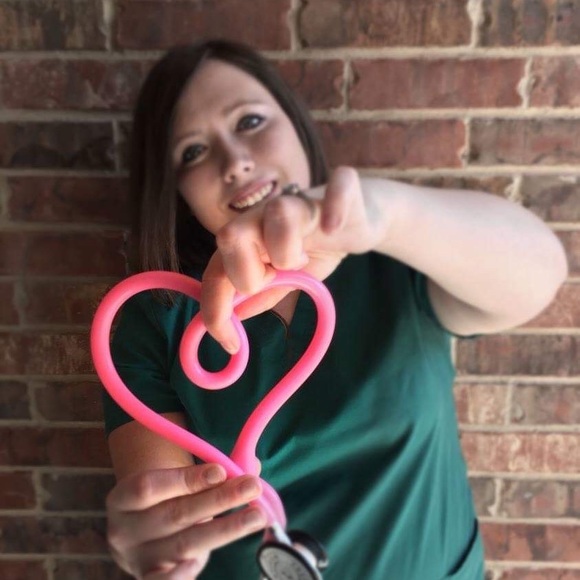 Meet your Posher, Sarah - Picture 3 of 9